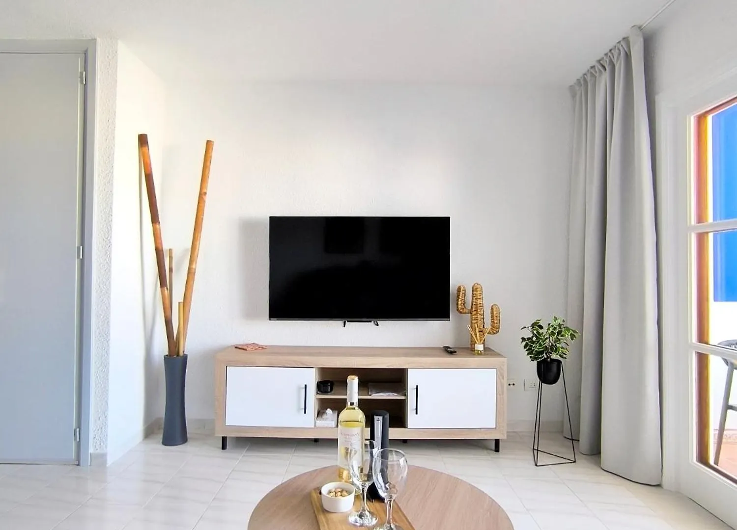Διαμέρισμα Sunlit Isle - Heated Pool, Fibre Net, Los Cristianos